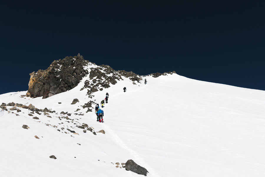 驕傲！山美股份歐洲員工勇攀歐洲第一峰-厄爾布魯士峰