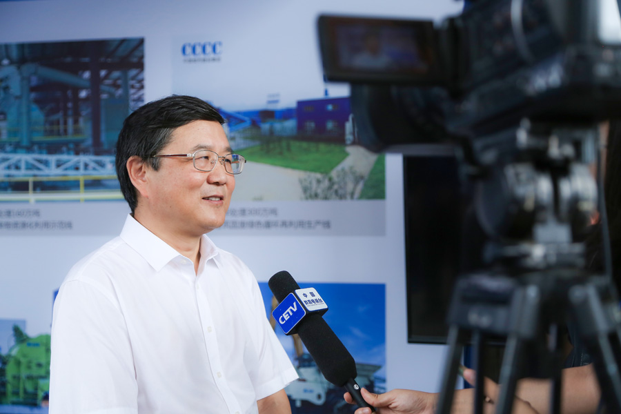 山美股份董事長楊安民接受中國教育電視臺采訪，談建筑垃圾資源化處理