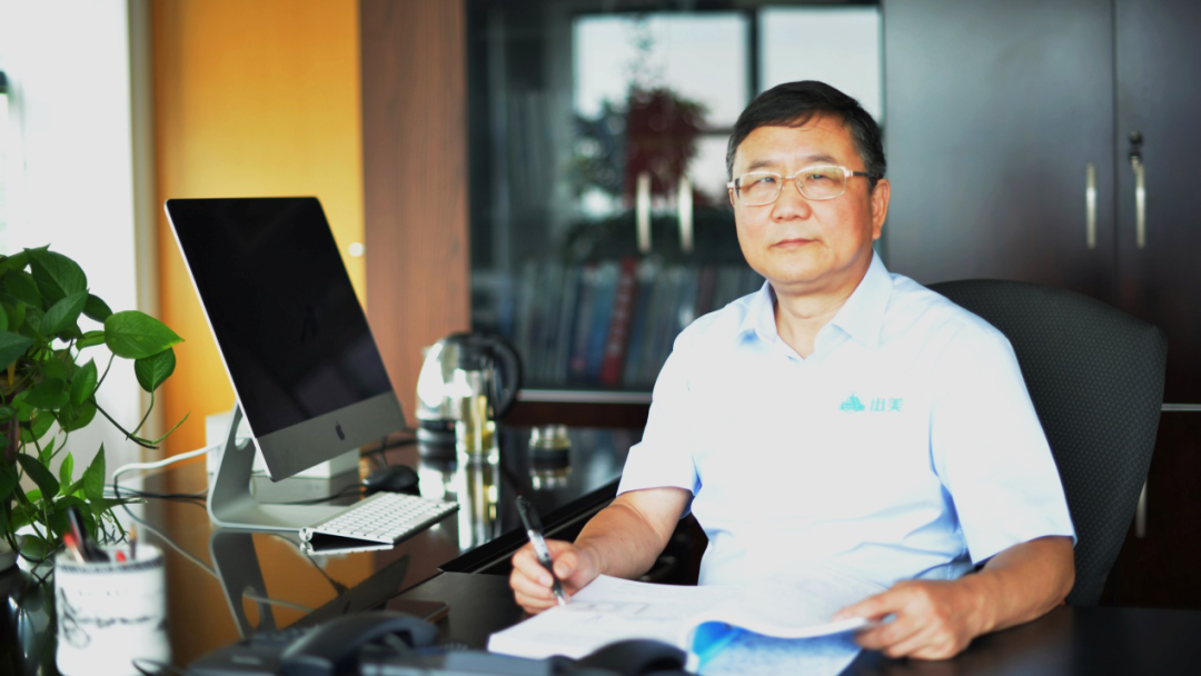 楊安民從業(yè)卅五周年系列報(bào)道--“三十五年磨一劍，山更美，業(yè)更精”專訪