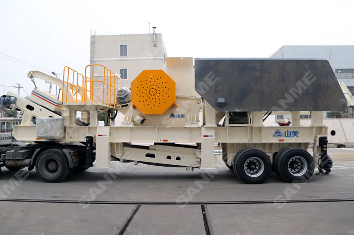 花崗巖河卵石破碎設(shè)備；輪胎式移動(dòng)破碎站