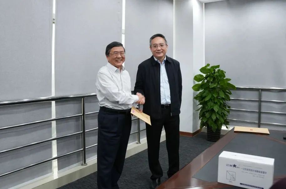 奉賢區(qū)人大常委會(huì)黨組書(shū)記、主任張培榮一行蒞臨上海山美股份開(kāi)展“優(yōu)環(huán)境、穩(wěn)經(jīng)濟(jì)”大走訪大調(diào)研