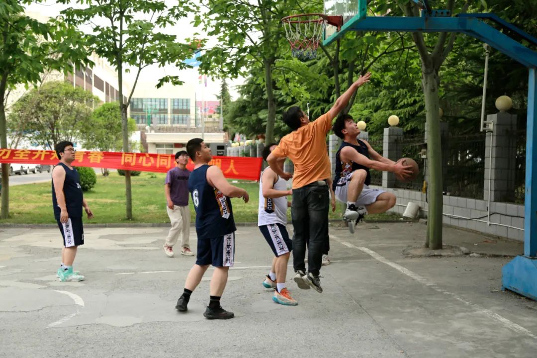 上海山美股份2025春季運(yùn)動(dòng)會(huì)火熱啟幕！拔河、籃球預(yù)賽燃情開戰(zhàn)