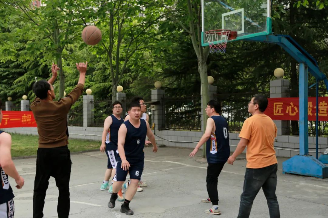 上海山美股份2025春季運(yùn)動(dòng)會(huì)火熱啟幕！拔河、籃球預(yù)賽燃情開戰(zhàn)